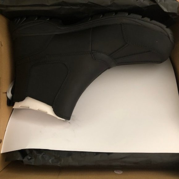 UGG Butte Chelsea leather fur waterproof black boot. Size: 11